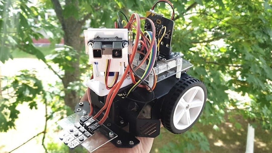 This project demonstrates the impressive capabilities of the Micro:Bit for robotic cars