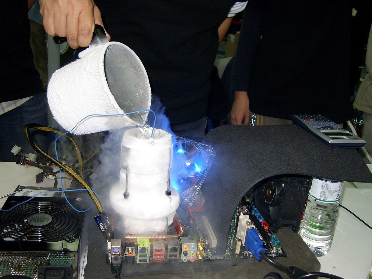 Extreme cooling with liquid nitrogen at -196 °C