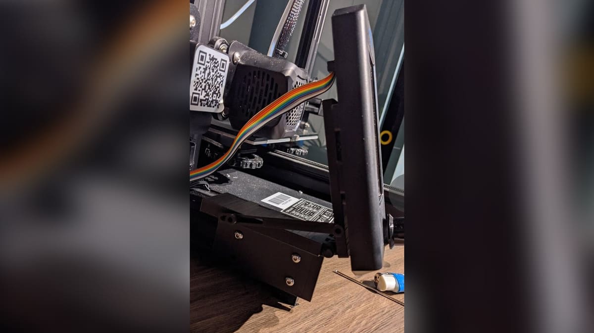 Bild von Die besten Creality Ender 3 (V2/Pro/Max/Neo) Upgrades : Bewegliche Display-Halterung