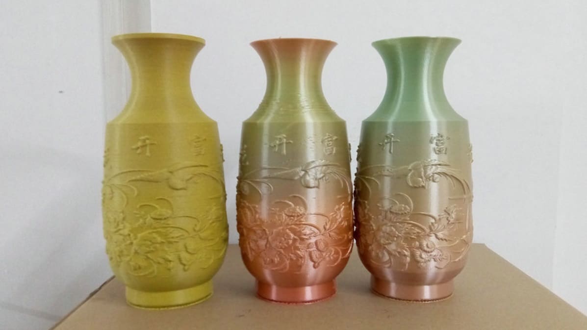 A set of vases designed with the Chinese characters that stand for abundance and richness