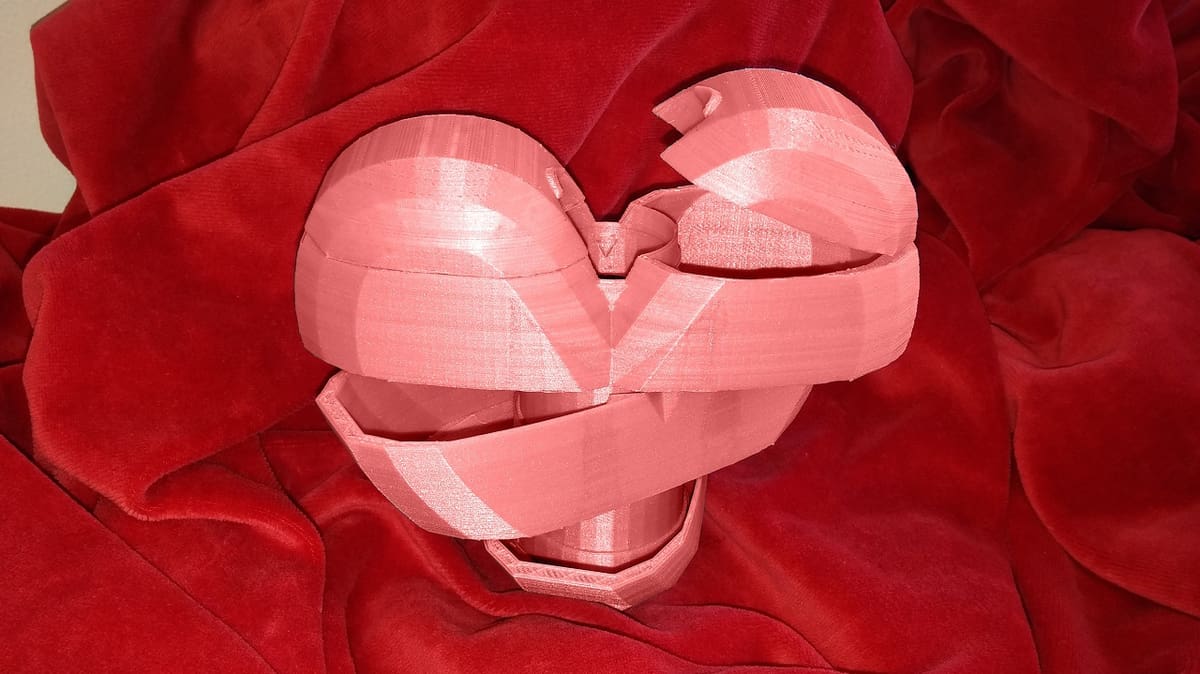 You can store little precious things in this heart