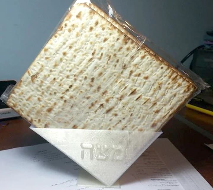 Hold your matzah in style