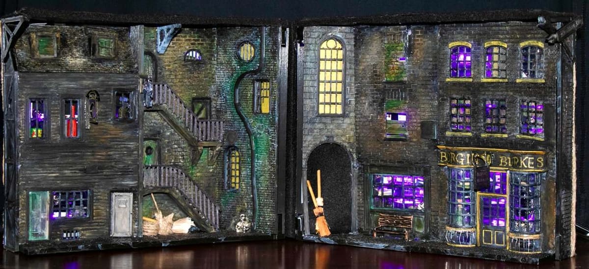 This model is hinged so that it can open out to display the magic!