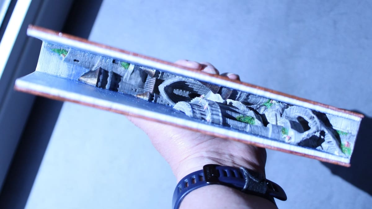 You can choose to display the book's spine or the secret world within!