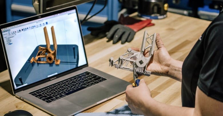 A visualization of a CAD file next to a 3D printed model of it