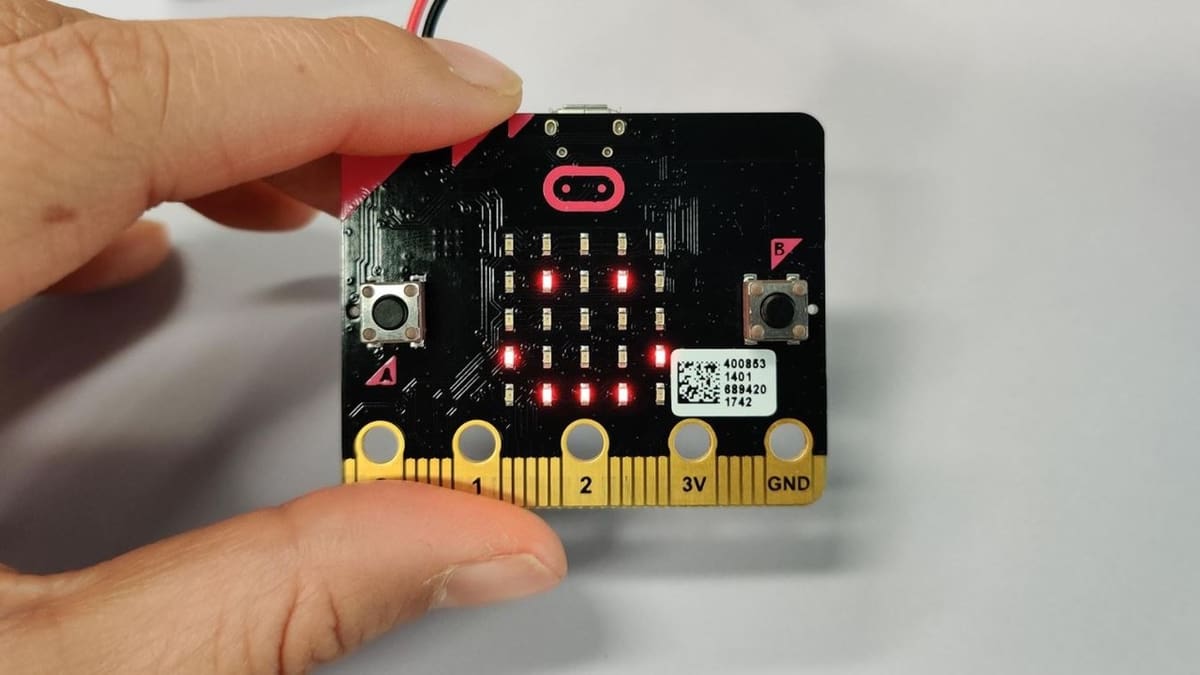 The Micro:Bit V2 can only display red on its LED grid