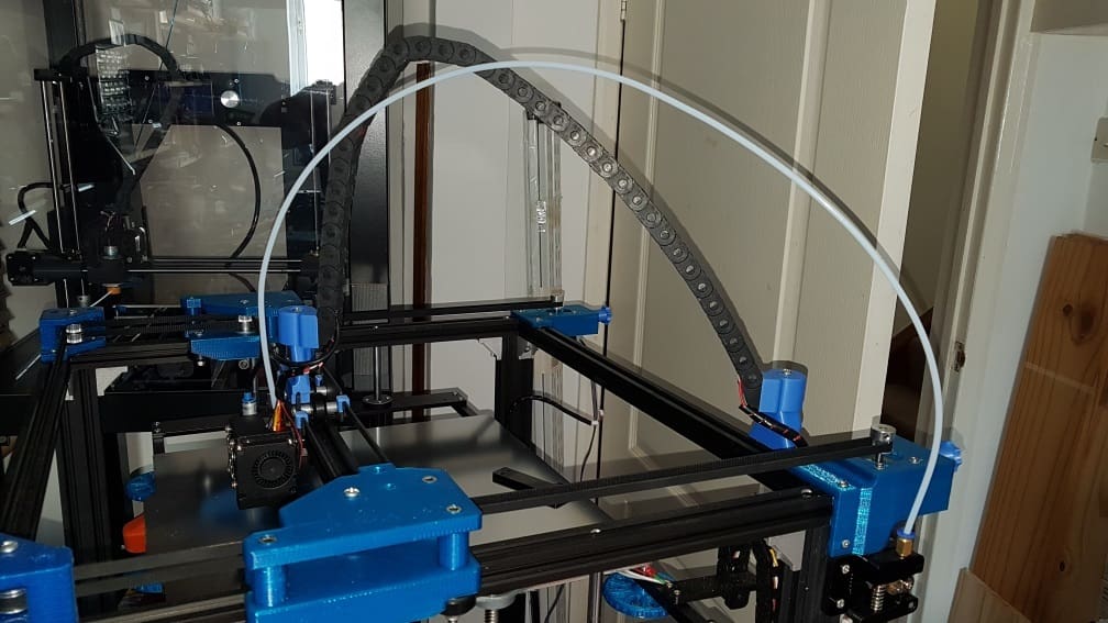 This project keeps the cable chain out of the printhead's way