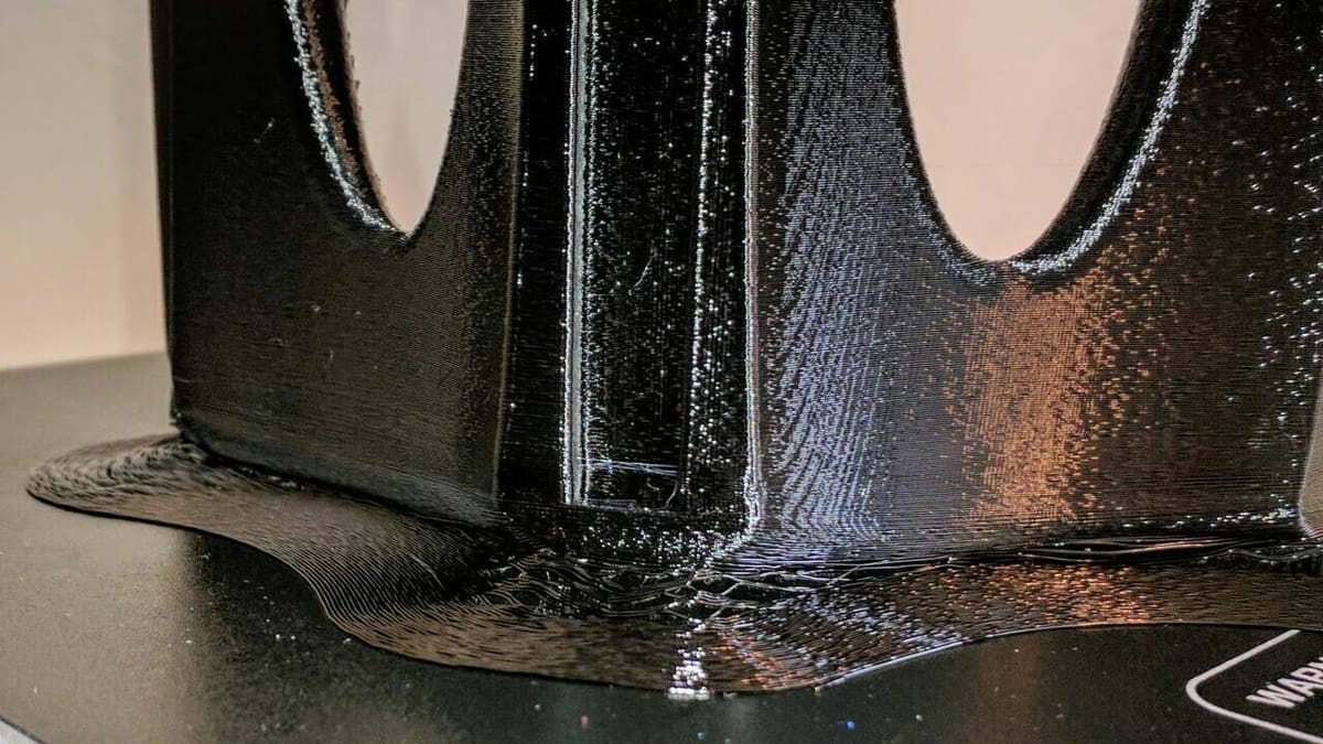 A brim is a set of single-layer perimeters that connect a print to the bed