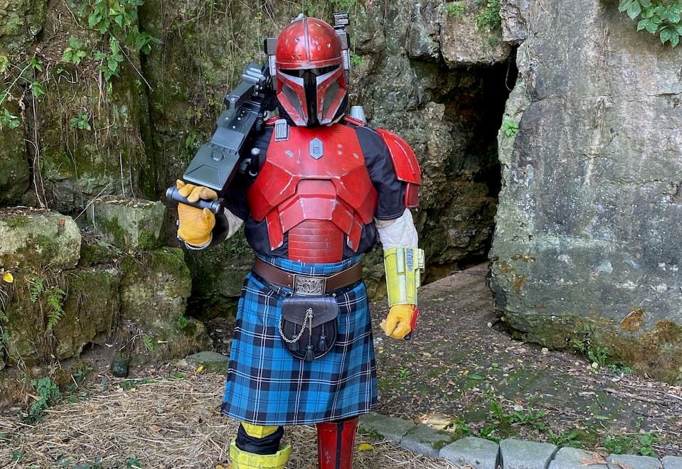 The signature kilt of this cosplayer makes for a different Mandalorian look