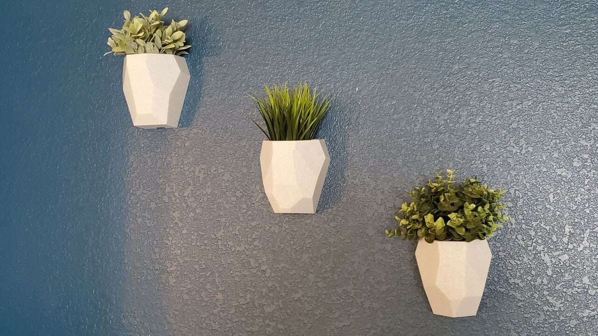 This planter can be rotated around the mounting plate to tilt the planter