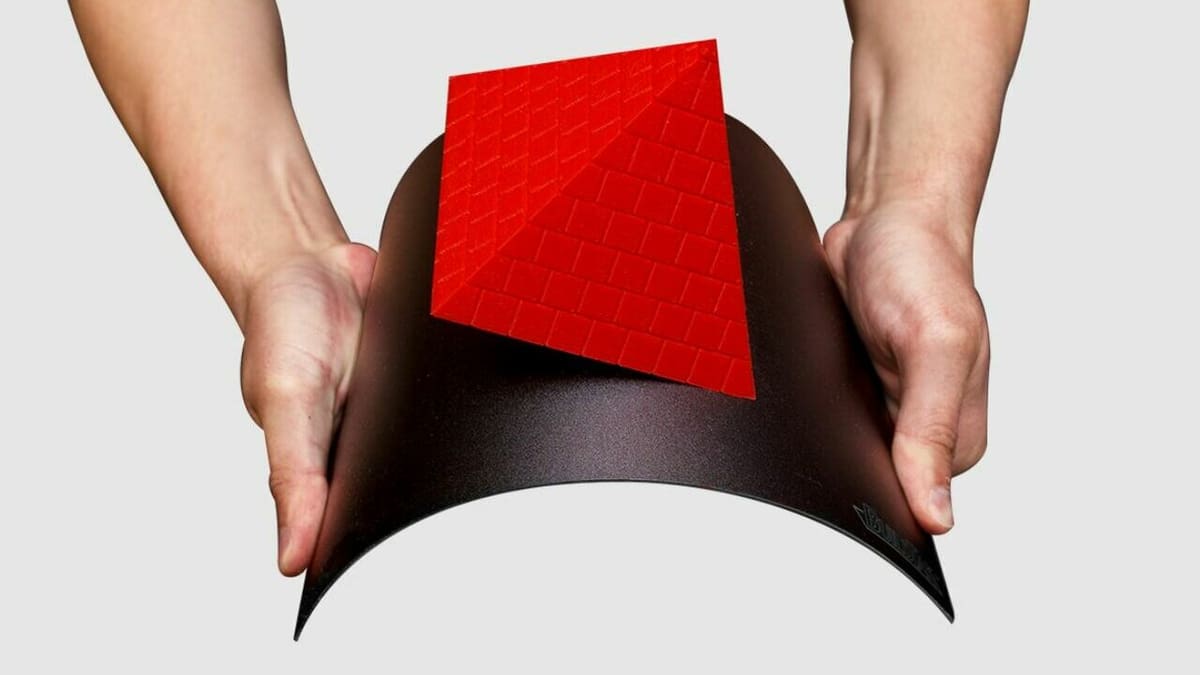 A flexible build plate makes removing stuck parts easy