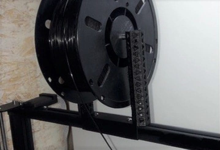 Two points of contact make for a more secure spool holder