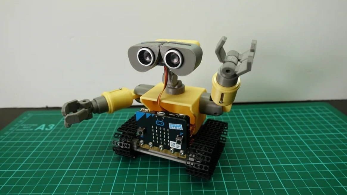 This robot's 3D printed covering works fine in PLA