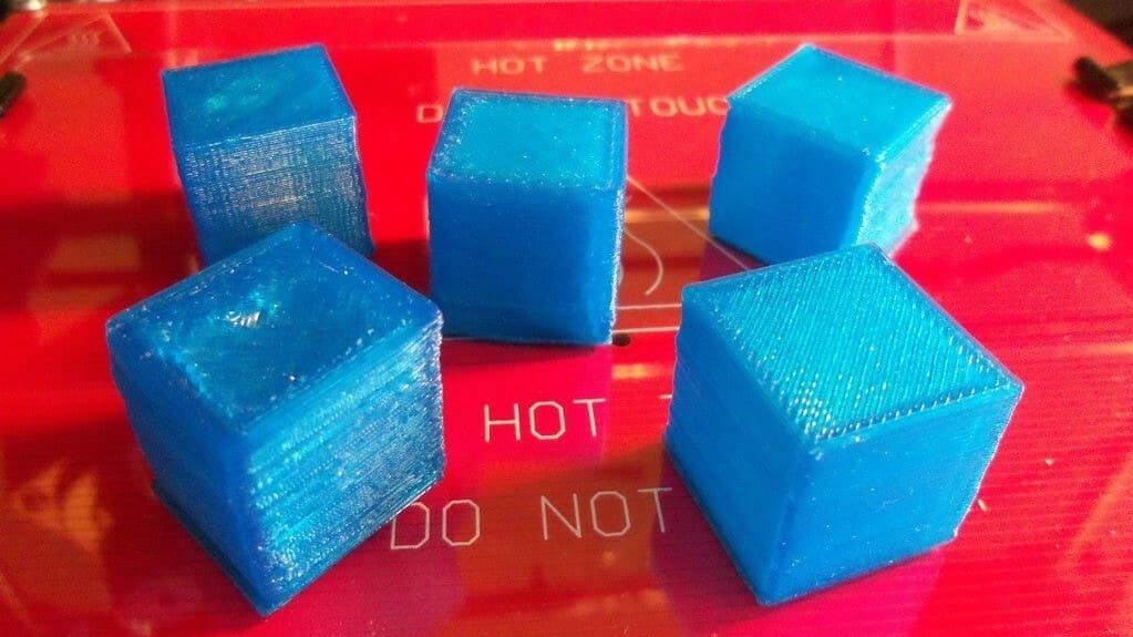 Poor bridging settings revealed by the deformed top surface (bottom left)