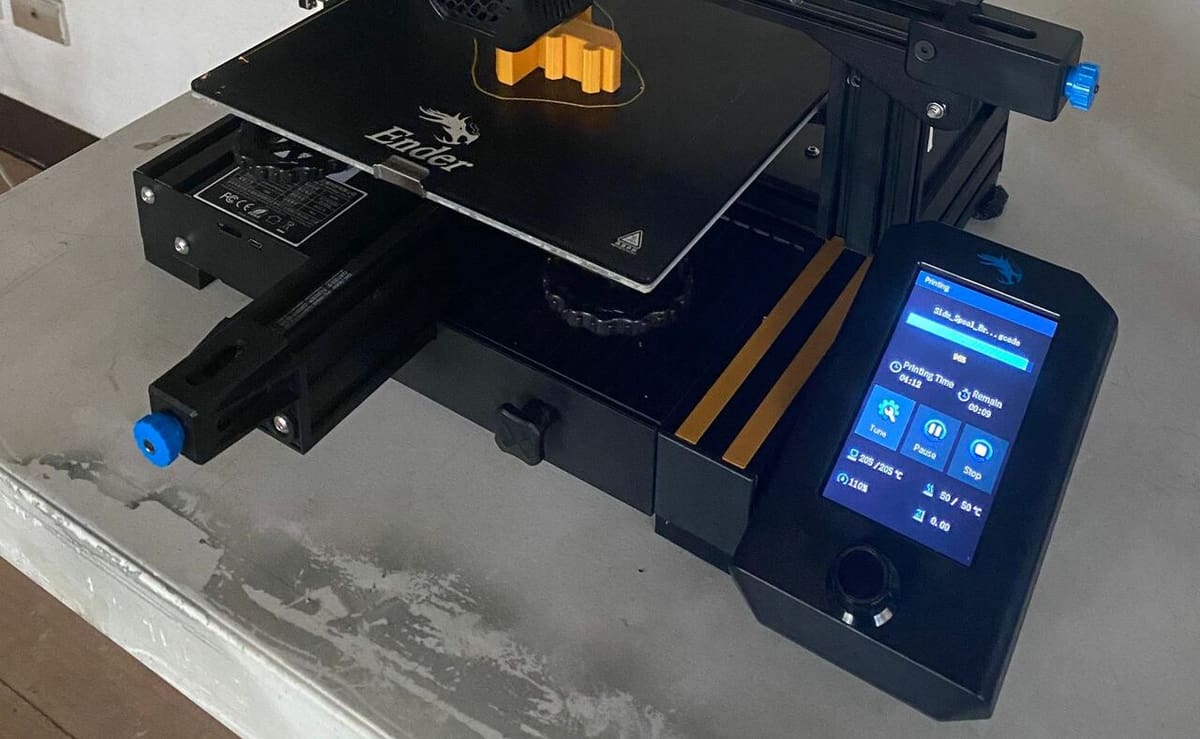 The Ender 3 V2's color LCD is a step up from the CR-10 V3's standard blue-light display