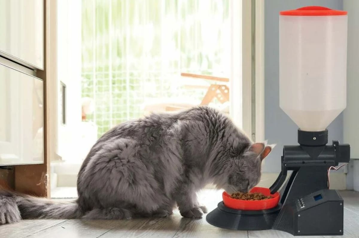Image of: 7. Automatic Pet Feeder