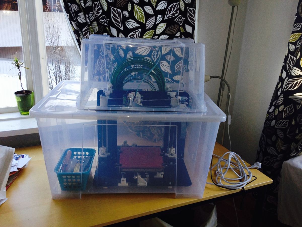 Reuse those tupperware boxes to make an enclosure