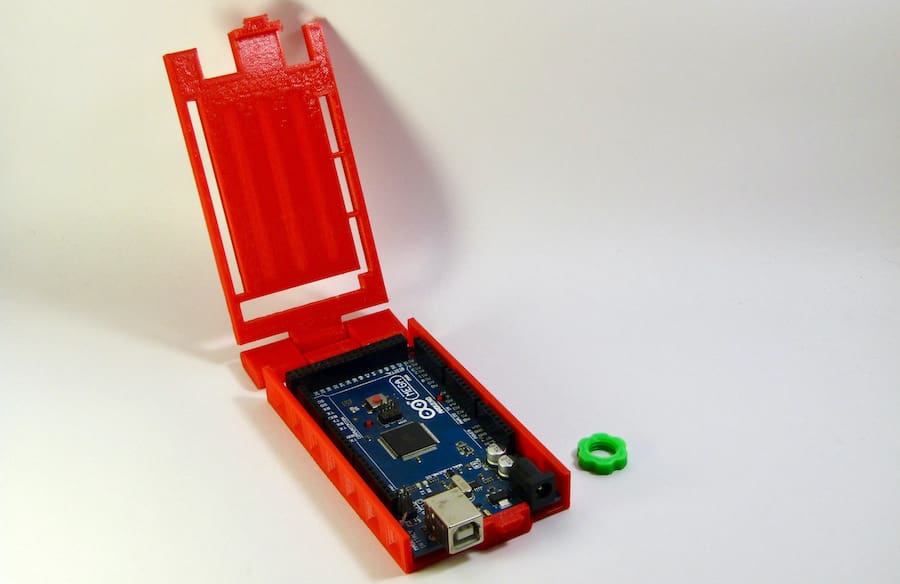 The hinged Mega case by 3DTinkerer should be easy to print and require basically no assembly