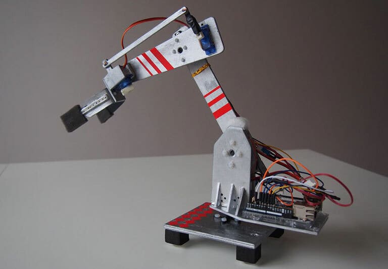 A controllable robot arm that utilizes the Arduino Yún, Blynk, and Matlab