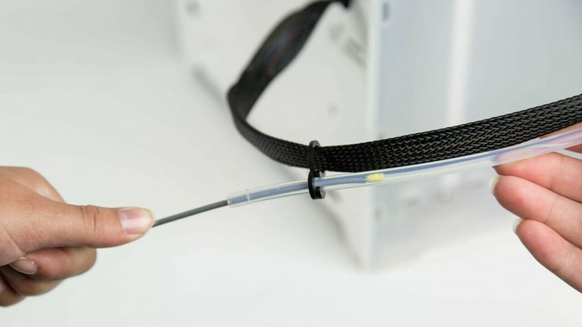A transparent tube helps identify any foreign particles inside it