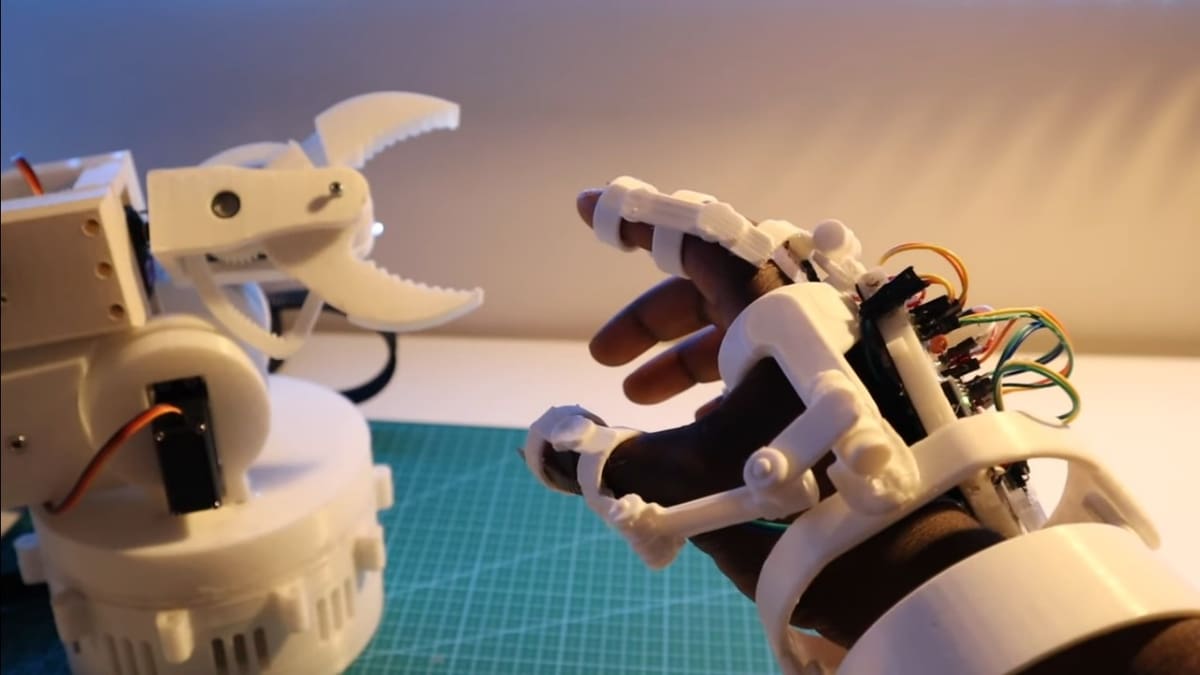 Enjoy looking like a mad scientist with this futuristic robotic arm