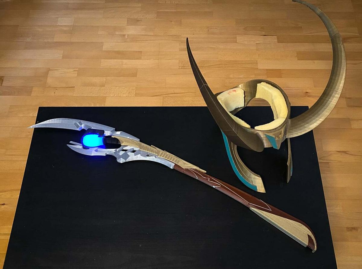 The combination of a glowing scepter and the huge horns on the helmet is definitely an eye catcher