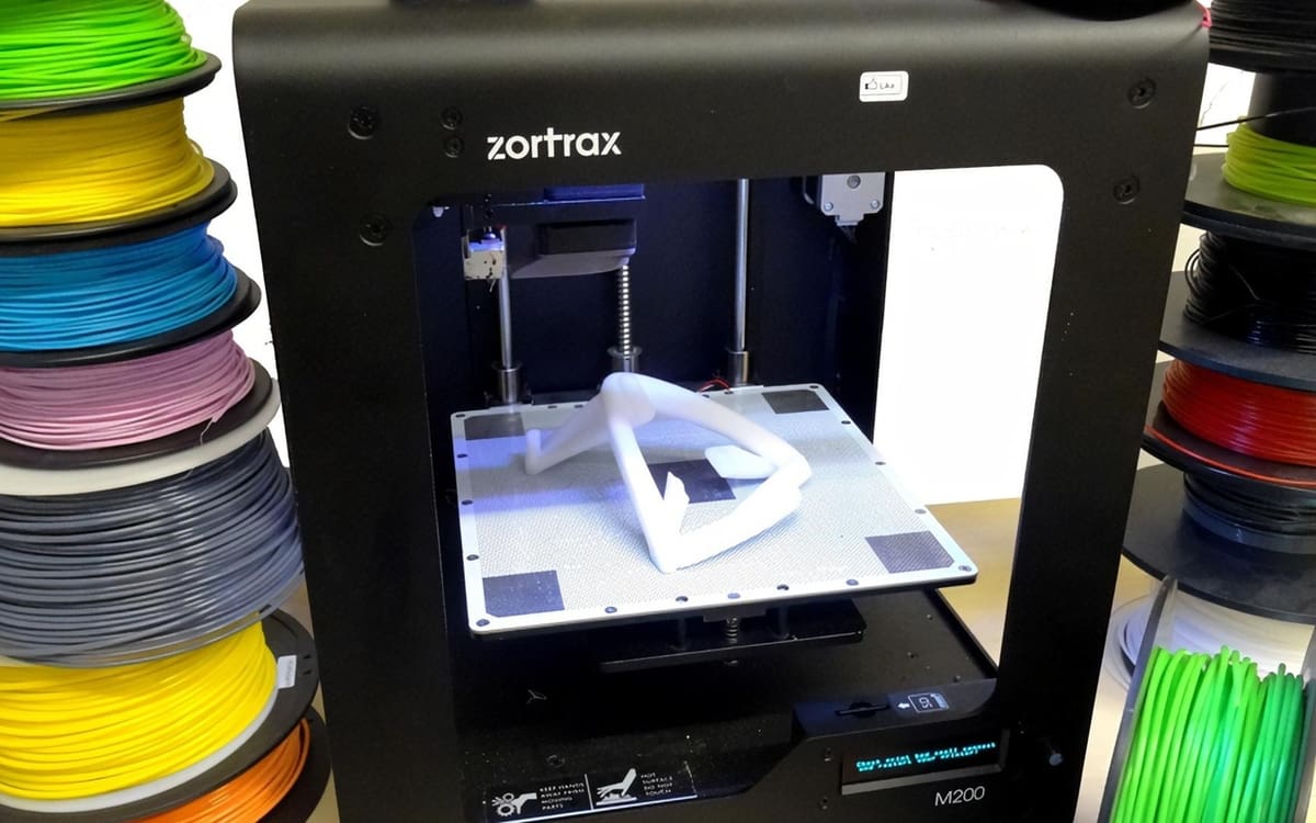 An item sliced in Zortrax Z Suite and printed on a Zortrax M200