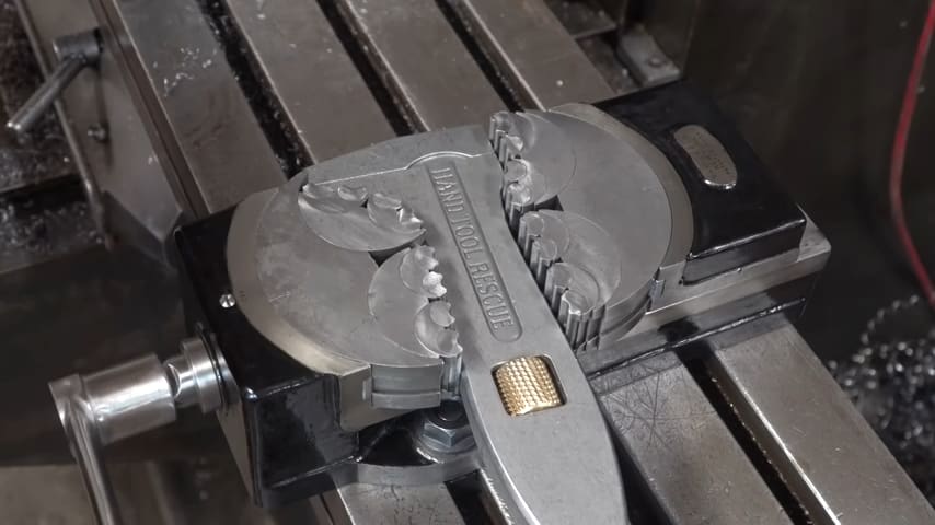 Image of Open-Source Tools: 3D Printed Fractal Vise: What Does 