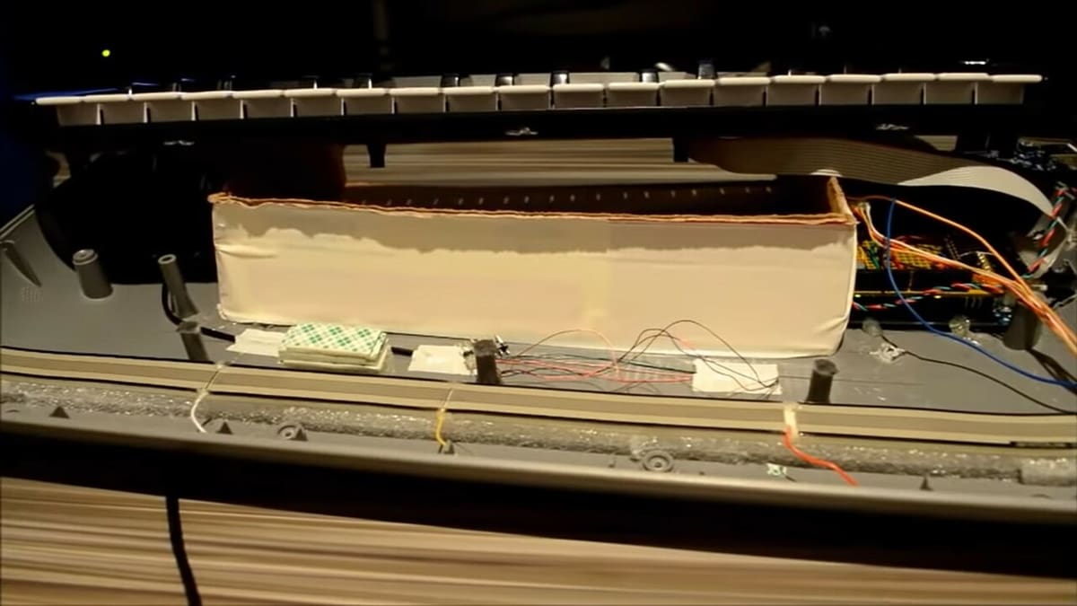 A velocity-sensitive keyboard made with an Arduino Uno