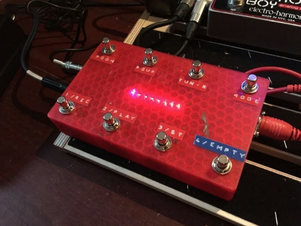 A guitar foot pedal made with an Arduino Uno