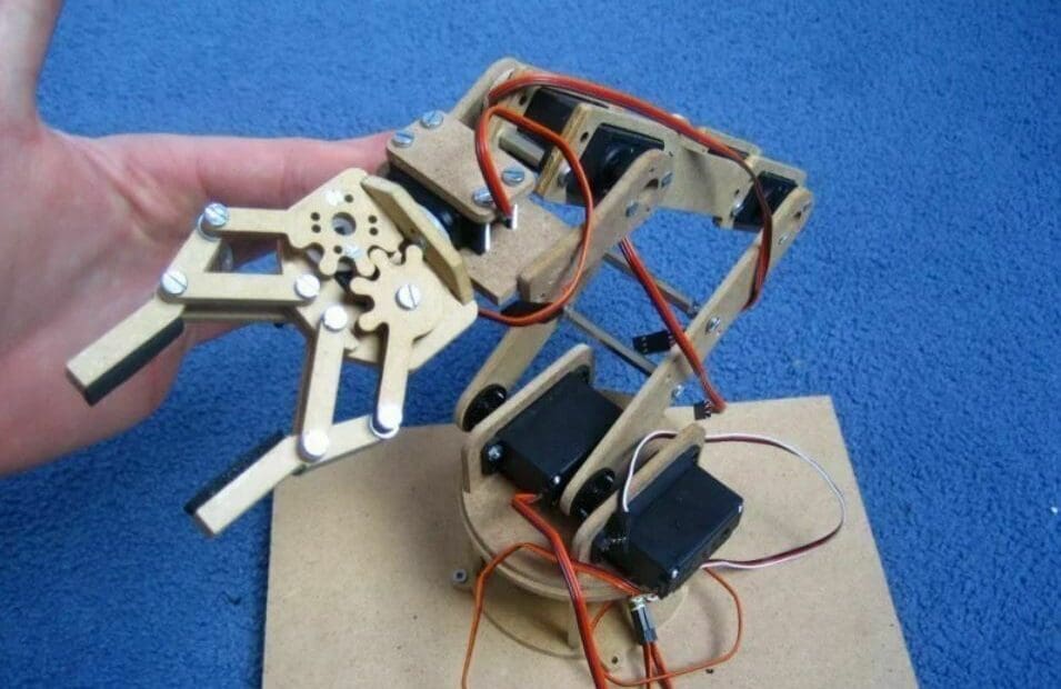 Scorpion pincers on a CNC robot arm!
