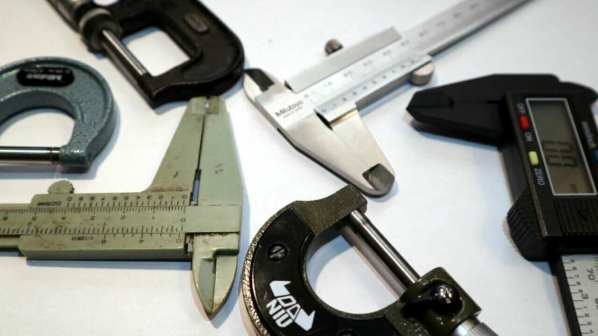 The material of the measuring device impacts its stiffness and accuracy