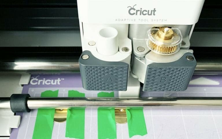 Make personalized jewelry with a Cricut