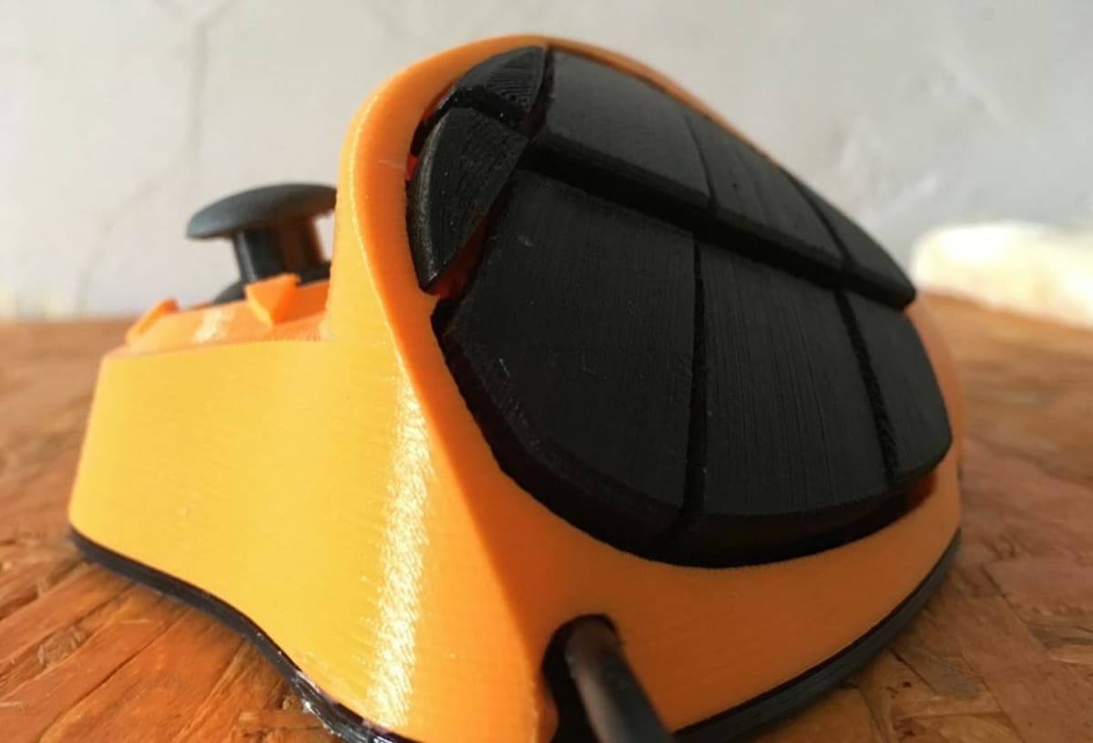 This mouse is equipped with a lot of programmable buttons