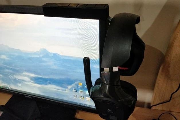 Image of: 16. Monitor Headphone Clip