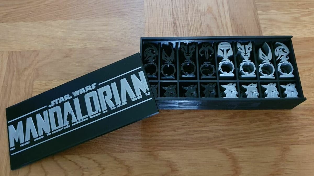 You can use a mid-print filament swap to make the box lid's letters stand out