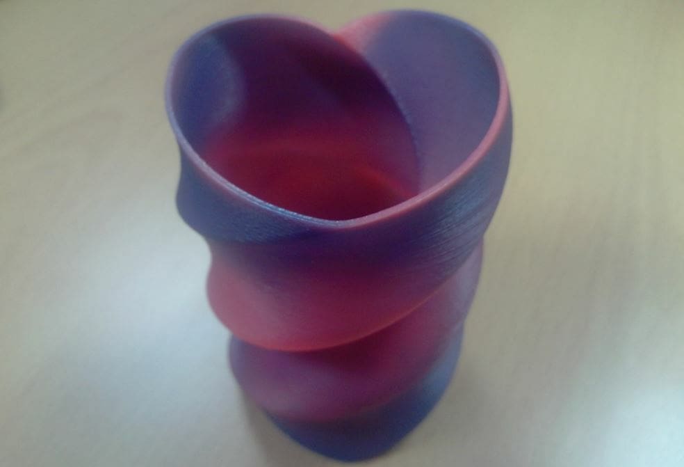 Using a rainbow filament highlights the twisted shape