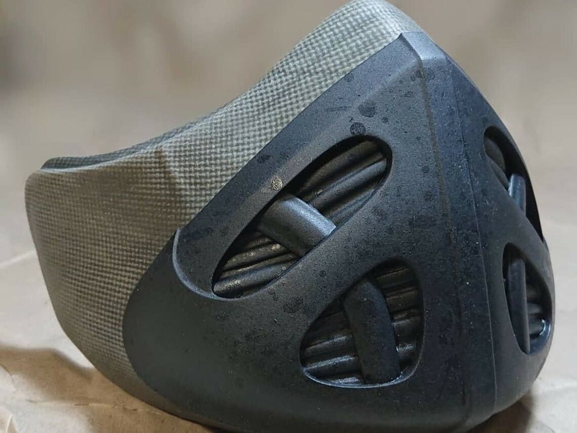 Great for keeping moisture in, not recommended for keeping airbone viruses out