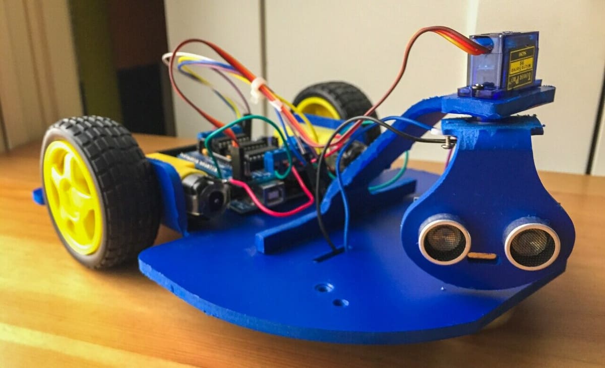 Dodge objects in the way with this cute robot