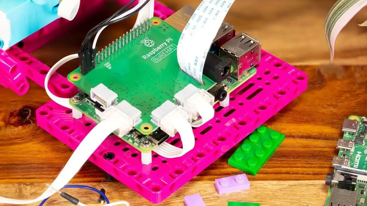 A versatile HAT that will be the brain of your Lego builds