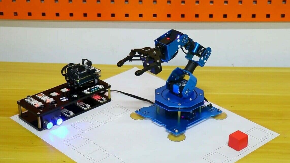 The xArm identifies the different color cubes and places them in their space