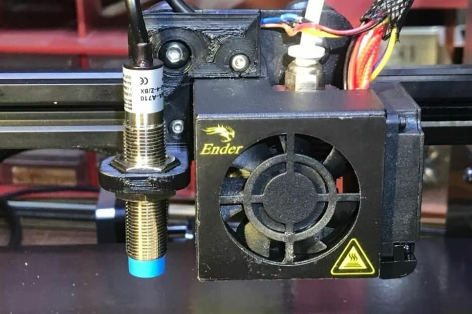 An inductive sensor works best if you have a metal build plate