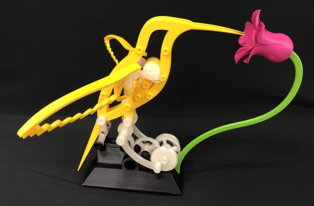 Flying with the elegance of a real hummingbird