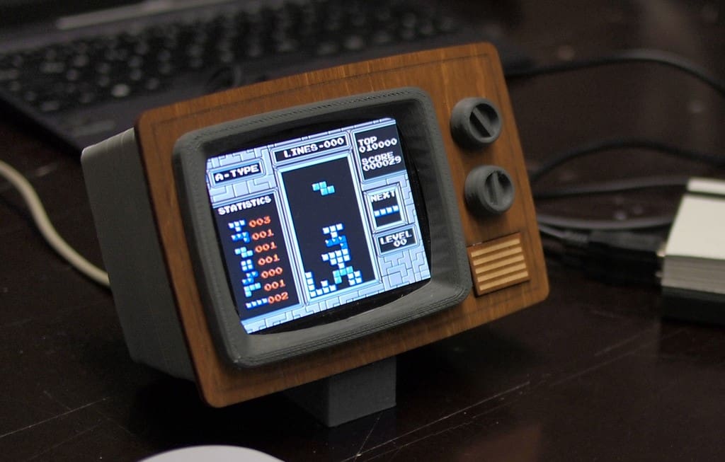 You can style a 3.5-inch LCD display with RetroPie TV
