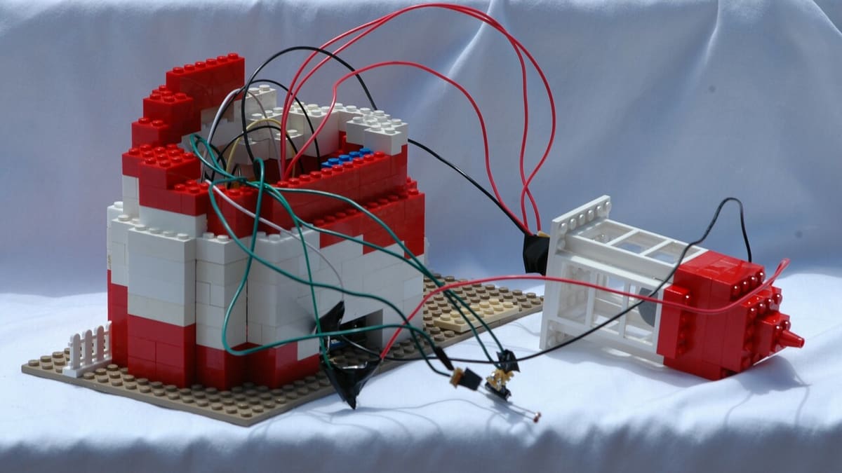 Bring (Lego) ships to port safely with Arduino