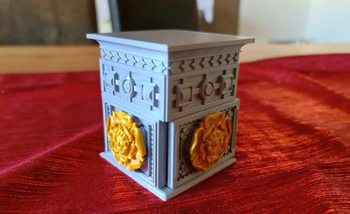 A multi-color version of the beautiful Tudor Rose Box