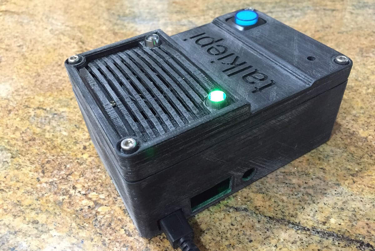 You can walkie and talkie at the same time