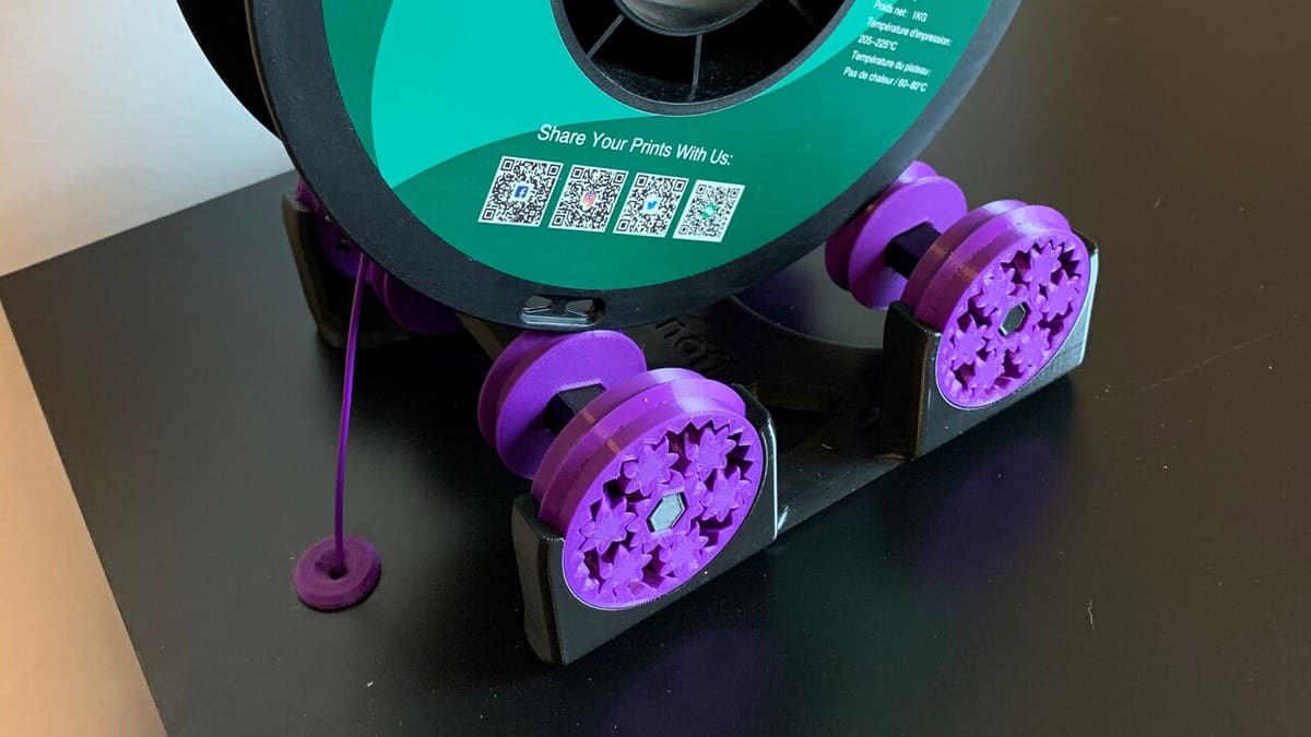 A practical and sleek spool holder
