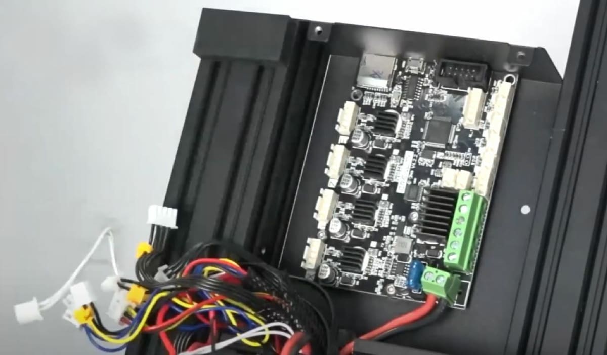 The V4.2.7 board is very easy to install and is the same size as the old one