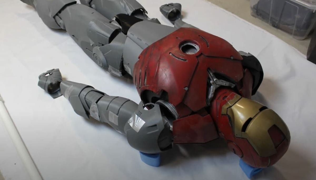 The suit is likely to small to wear for cosplay but it's still great for display